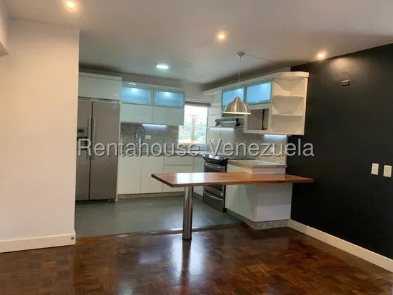 Apartamento En Alquiler Remodelado, En Santa Fe Sur Calle Cerrada, Ideal Para Persona Sola, O Pareja Vi Mls #25-19642
