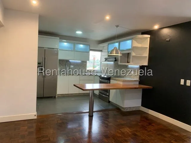 Apartamento En Alquiler Remodelado, En Santa Fe Sur Calle Cerrada, Ideal Para Persona Sola, O Pareja Vi Mls #25-19642