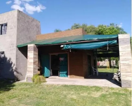 Casa En Venta - 1 Dormitorio 1 Baño - Cochera - 1.200mts2 - Paraná