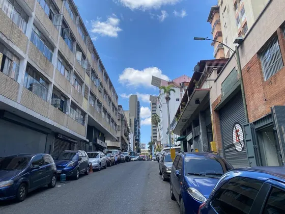 Centro De Caracas !! Fabuloso Edificio Para Uso Mixto Comercial, Industria Ligera, Oficina Y Deposito, 2.475 M2 Const., 8 Pisos, Ascensor De Carga, Múltiples Espacios De Trabajo. Excelente Ubicación!!