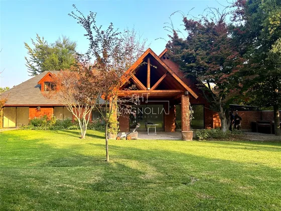 Casa En Arriendo De 6 Dorm. En Lo Barnechea
