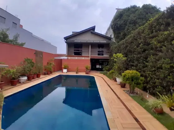 Sobrado Com 4 Dormitórios, Piscina E Churrasqueira
