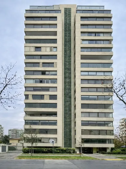 Amplio Y Elegante Departamento Con Ubicación De Privilegio