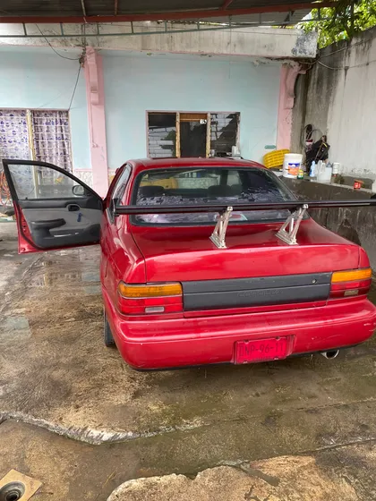 Toyota Corolla 5 Puertas Estándar Color Rojo