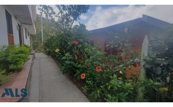 Venta De Casa De Campo En Sabaneta(mls#244640)