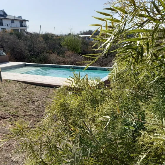 Dueño Vende Casa En Estancia Vieja ( Villa Carlos Paz ) Apta Credito Bancor 2 Ambientes Con Dormitorio,baño Y Antebaño,cochera Y Pileta De Natacion . Acepto Permuta 