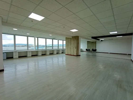 Oficina En Arriendo En Puerta De Teja. Cod A1087040