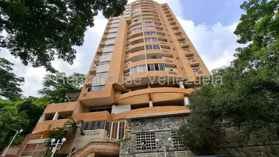  Se Vende Apartamento Acogedor Y Moderno Apto. Ubicado En El Parral.   25-24377