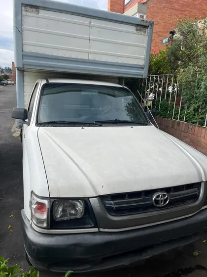 Toyota Hilux 2.4l Delantera