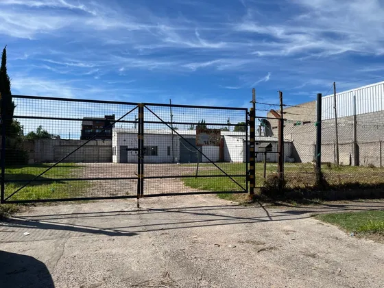 Dueño Alquila Galpon 200 M2 Cubiertos /900 M2 Libres