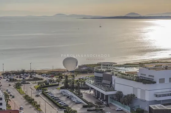 Piso Alto Con Vistas Panoramicas De Playa Mansa.