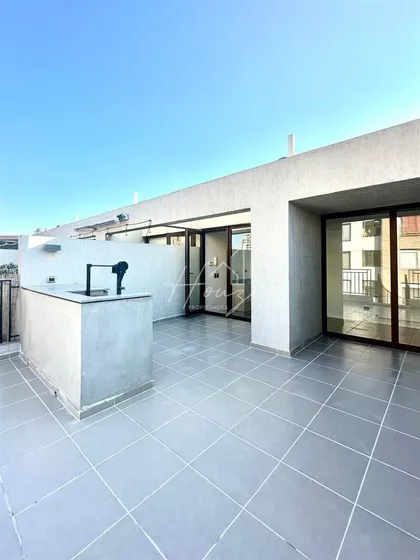 Moderno Dpto. En Arriendo Con Rooftop - Sala De Estar - 2d