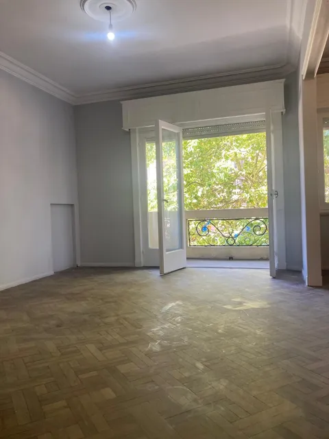 Vendo Apartamento, (precio Publicado + Saldo Financiable) Totalmente Renovado, 3 Dormitorios, 2 Baños, Espacios Generosos, Balcon Al Frente Ideal Empresa, Cordon!