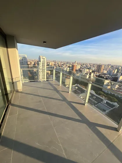 Venta  De Departamento 3 Ambientes Con Balcon  Y Vista A La Ciudad En Quartier  Del Bajo