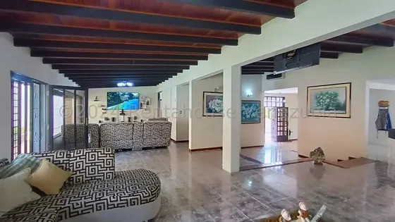 Casa En Venta Barquisimeto Zona Este Codigo 2 5 3 5 8 8 Mildred . Esta Propiedad Cuenta Con Un Diseño Moderno Y Funcional, Que Ofrece Una Distribución Que Maximiza La Luminosidad Y Ventilación En Toda