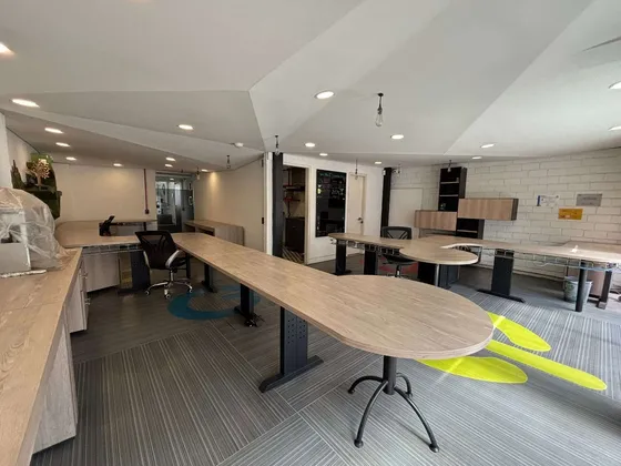 Casa Totalmente Remodelada Para Oficina Se Entrega Con Puestos De Trabajo Instalados