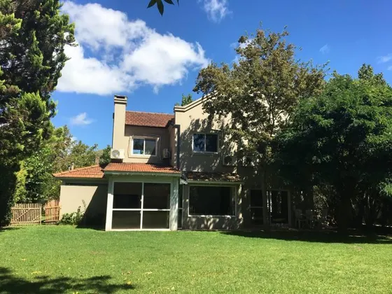 Casa En Venta Con Renta - La Delfina, Pilar