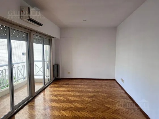 Hermoso Semipiso de 3 Amb. con Cochera Amplia - Muy Buen Ubicación
