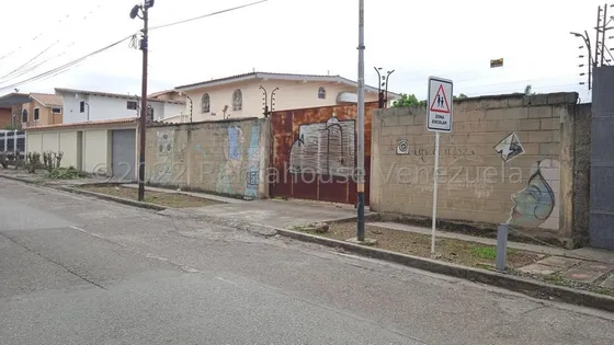 Maritza Lucena Trae Oportunidad De Invertir En La Mejor Zona Del Este De Barquisimeto, Terreno En Venta Con Tanque Subterráneo, Esperando Por Tu Ambicioso Proyecto Residencial O Comercial.