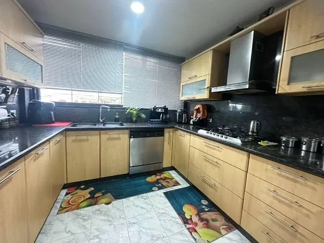 Hermanas Mota Venden Amplio Y Comodo Townhouse En El Parral 