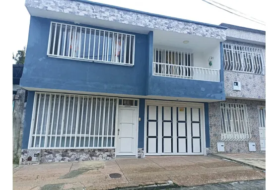 Vendo Casa De Dos Plantas Garaje Y Dos Patios. En Calarca Q.