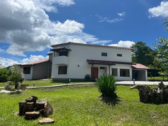 Casa Campestre Vía San Antonio, La Ceja, Sector El Yarumo.