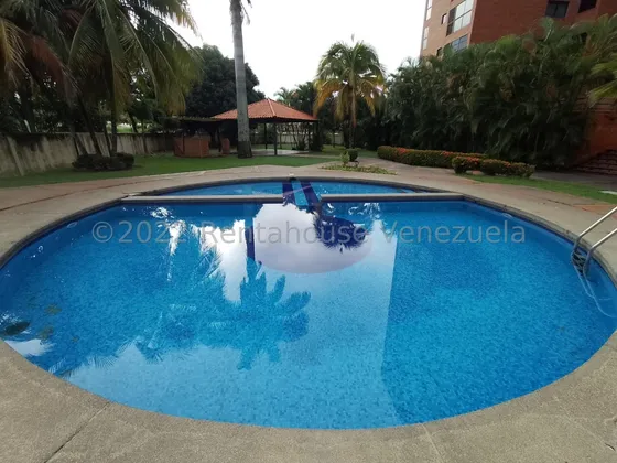 Jip 25-17155. Rent-a-house Vende Apartamento De 120 Mts2, 3 Hab Y 2 Baños. Áreas Verdes, Piscina, Caney, Conectado A Pozo . En Urb Guaracarima, La Victoria