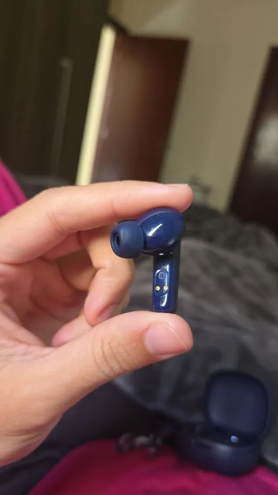 Fones Soundcore P20i na caixa, foto real de usuário