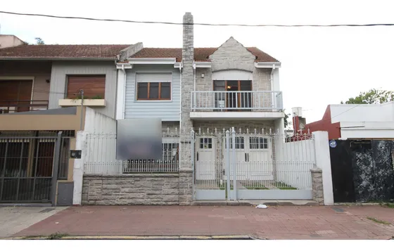 Venta Chalet En Dos Plantas Barrio Ingles 