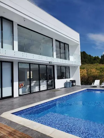 Venta De Espectacular Casa Con Piscina A Solo 20 Minutos Del Poblado