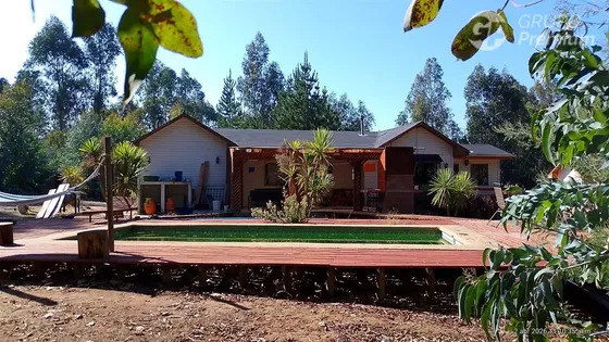 Casa En Venta De 5 Dorm. En El Quisco