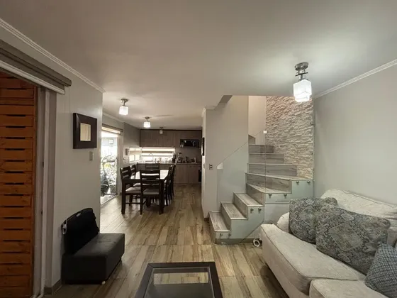 Moderna Casa En Venta 3d 2b Patio/estacionamiento La Florida