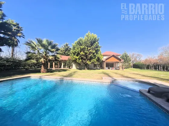 Casa En Venta De 4 Dorm. En Chicureo Poniente