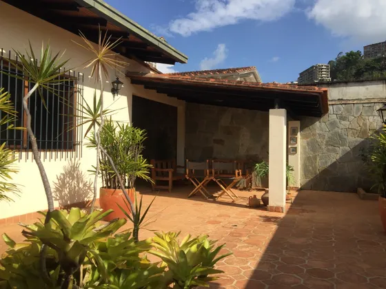 Casa A La Venta En La Boyera. Ubicada En La Mejor Calle. Seguridad Y Tranquilidad 24/7.