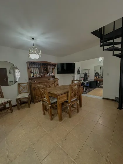 Duplex 4 Ambientes Con Sotano A 1 Cuadra De Av Rivadavia - Haedo Sur , Moron