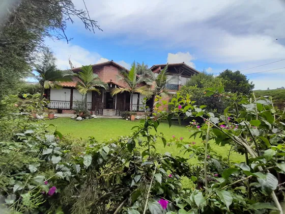 Alquiler Casa De Campo Rionegro. Grande, Zona Verde, Jardín