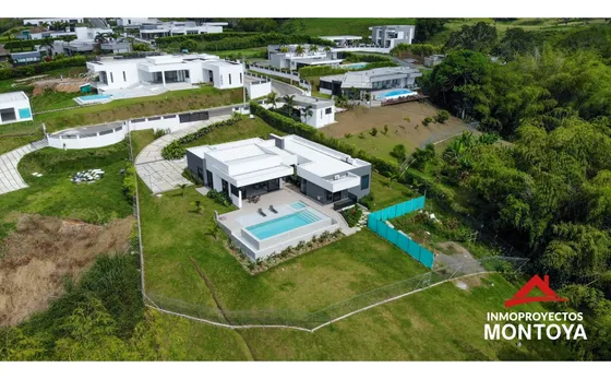 Oportunidad Única! Casa De Lujo En Combia, Condominio Las Violetas