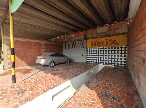 Local En Arriendo En Avenida Libertadores. Cod A25872