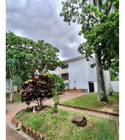 Vendo Casa 950m2 La Floresta 4447