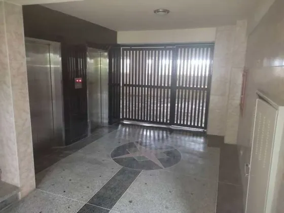 V.larez Vende O Alquila Salón En Centro Profesional Empresarial, Las Acacias Pll-263
