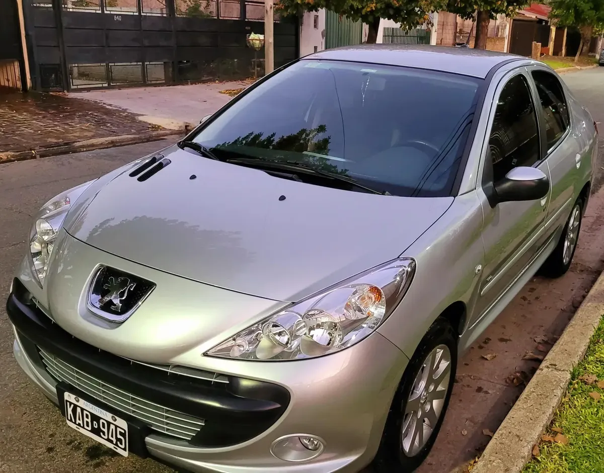 Peugeot 207 1.4 Sedan Hdi Xt