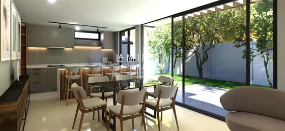 Casa En Venta De 3 Dorm. + Sala Estar En Vitacura Nueva