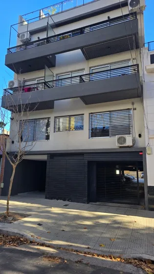 Excelente Cochera Fija Semi Cubierta Urquiza