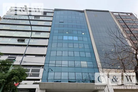 Oficina Sobre Calle Pellegrini En Alquiler | Barrio Norte