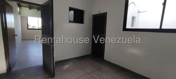 Dennymar, Alquila Espectacular Oficina En Estrategica Zona Del Centro De Barquisimeto Con Todos Los Servicios Basicos En Optimas Condiciones Con 50m2 Contactame B6a8160.