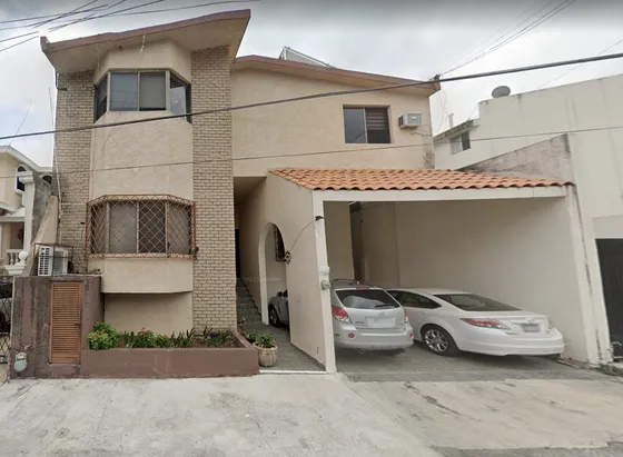 Remato Casa En Monterrey, Perfecta Zona.