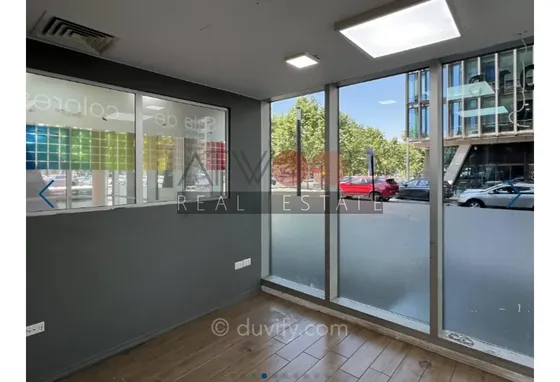 Local 133 M2 Hacia Av. Las Condes En Edificio De Oficinas