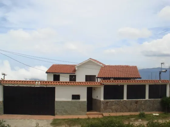 Se Vende Casa En El Junko Country Club Gc