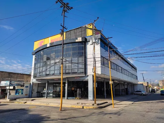 Hortiz Local Comercial En Venta 1908mts2, San Blas, Valencia,  Edificio Completo De 3 Niveles, Serteca Pirrelli