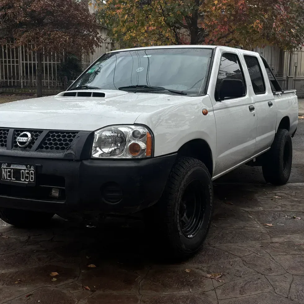 Nissan NP300 2.5 Double Cabin 133 hp 4x2
